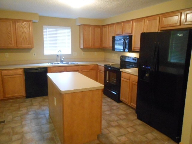 Foto del edificio - 548 Chestnut Avenue