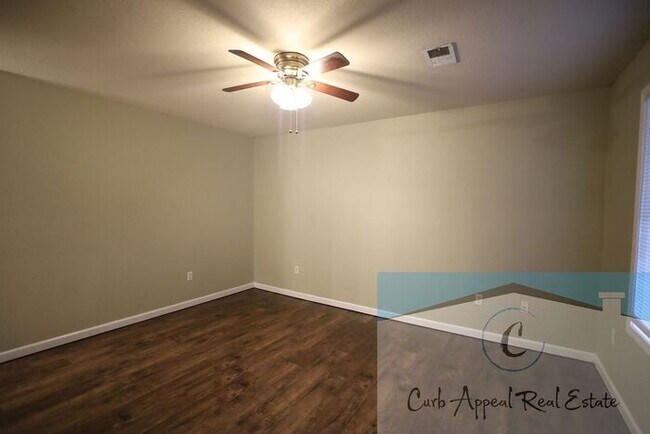 Foto del edificio - Recently renovated 2 bed, 1 bath apt - utilities included!! HUD accepted!