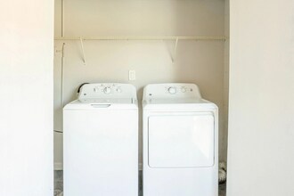 Sun Bay Laundry.jpg - Sun Bay Palms at South Tampa