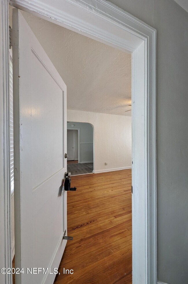 Foto del edificio - 1261 McDuff Ave S
