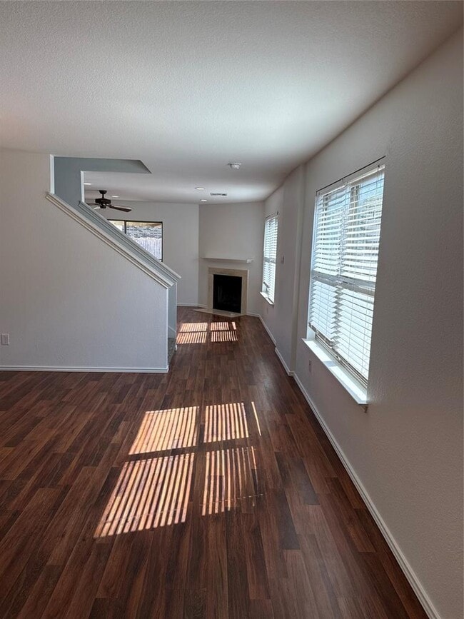 Building Photo - 2114 Cottontail Dr