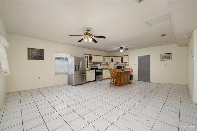 Building Photo - 328 Albacore St