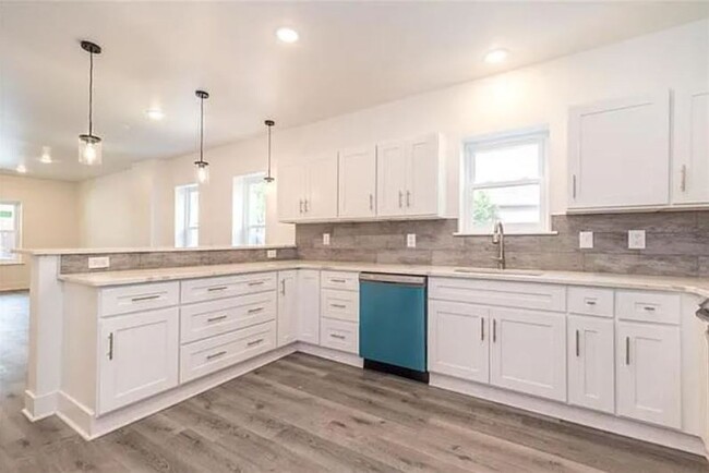 Building Photo - Brand New 4 Bedroom / 3.5 Bathroom Townhom...