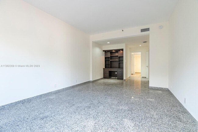 Building Photo - 151 Crandon Blvd