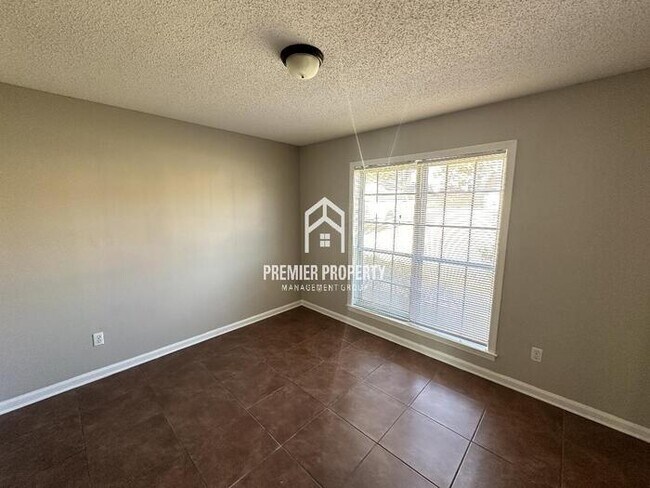 Foto del edificio - 6893 Rockingham Rd