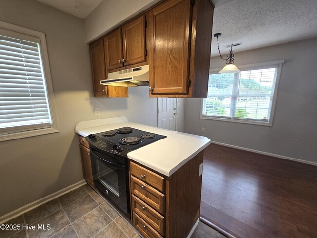 Building Photo - 121 Bayberry Dr