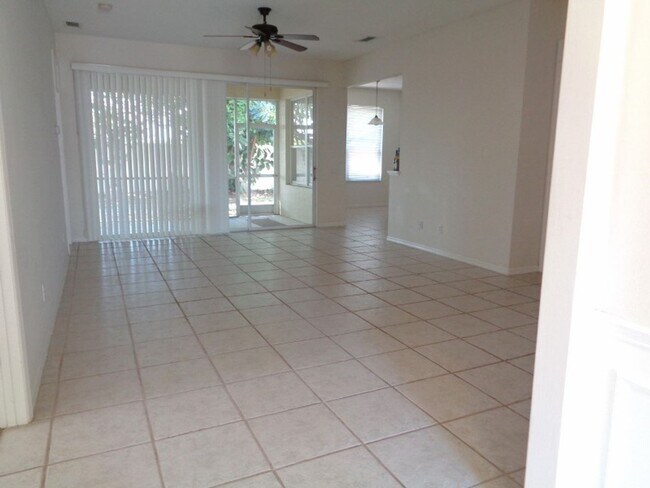 Foto del edificio - Welcome to your new home in beautiful Venice, Fl!  2 Bedroom 2 Bath w/ Den