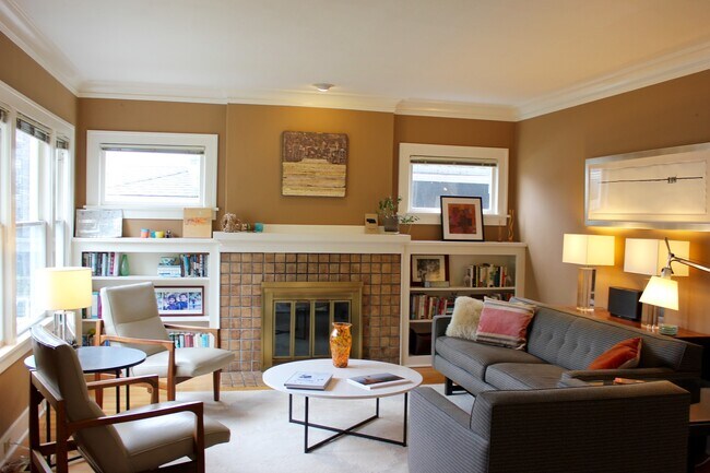 Building Photo - Beautiful Queen Anne Craftsman Home!