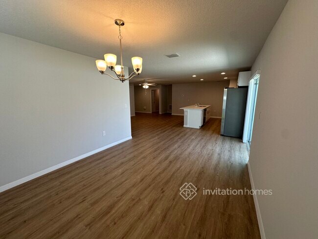 Building Photo - 529 Rembrandt St SE