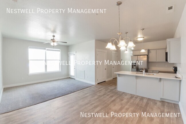 Building Photo - 58 W Silver Springs Dr