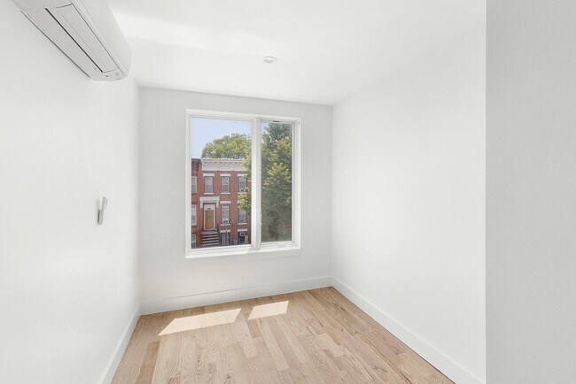 Building Photo - 473 Kosciuszko St
