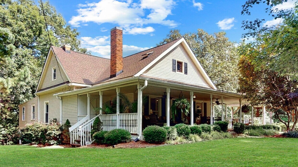 Primary Photo - Full Moon Farm 3 bedroom 2 bath farmhouse ...