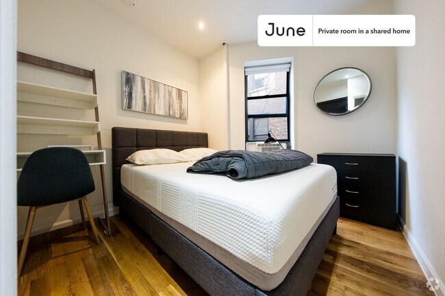 Building Photo - Private bedroom in 4 bed/3 bath Home