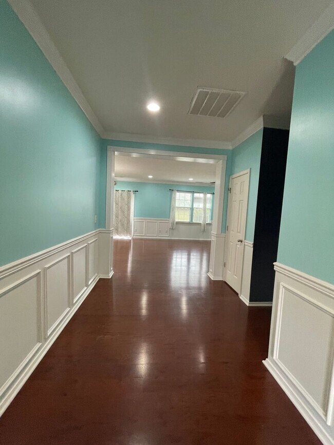 Building Photo - 5 Bedroom Single Family Home in Cary
