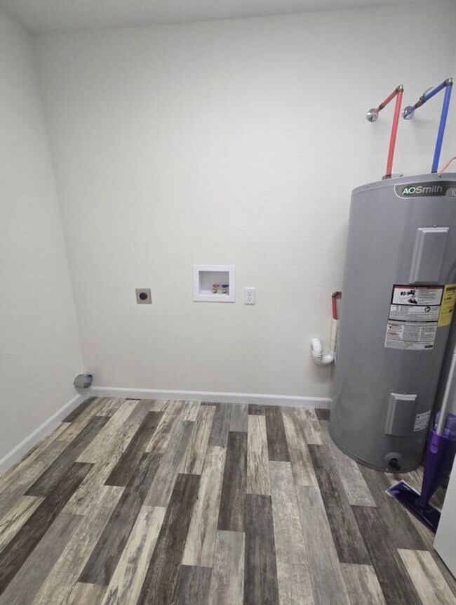 Foto del edificio - New 4 Bed / 3 bath in Pocahontas Available Now!