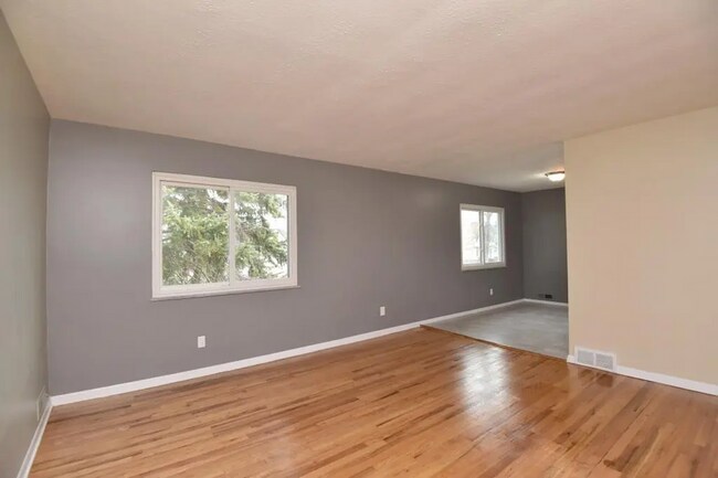 Foto del edificio - 10204 S Highland Ave