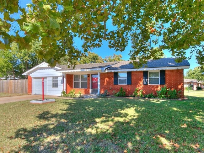 Foto del edificio - 325 E Cedar Ln