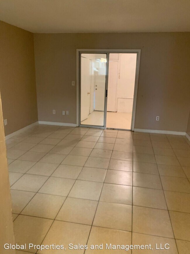 Building Photo - 2 br, 1.5 bath House - 1062 Jack Calhoun D...