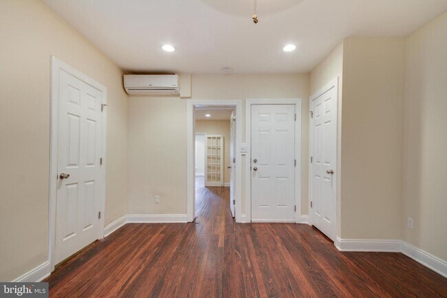 Foto del edificio - Beautiful and spacious 1 bedroom with office and backyard in Manayunk