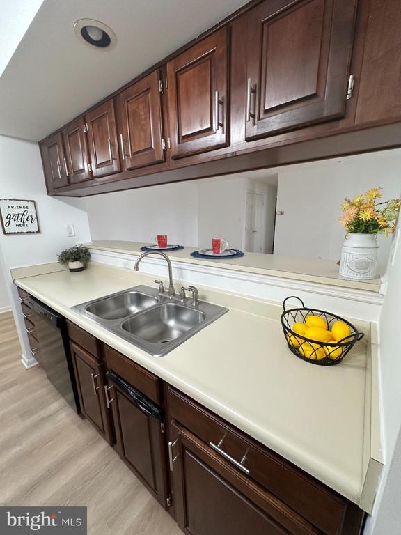 Building Photo - 1002 Jessicas Ct