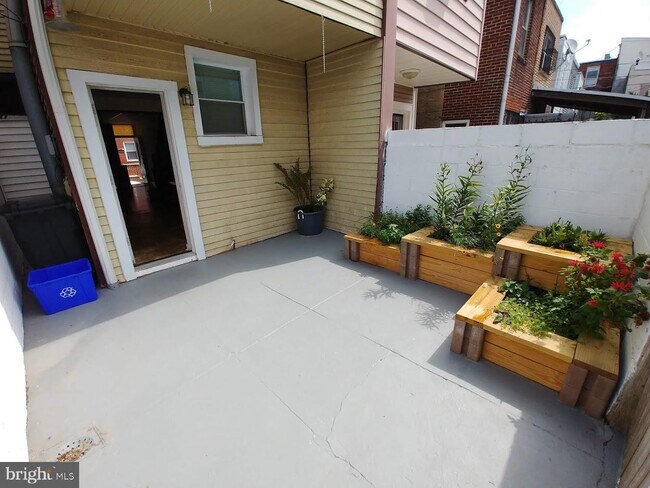 Building Photo - 524 Fernon St