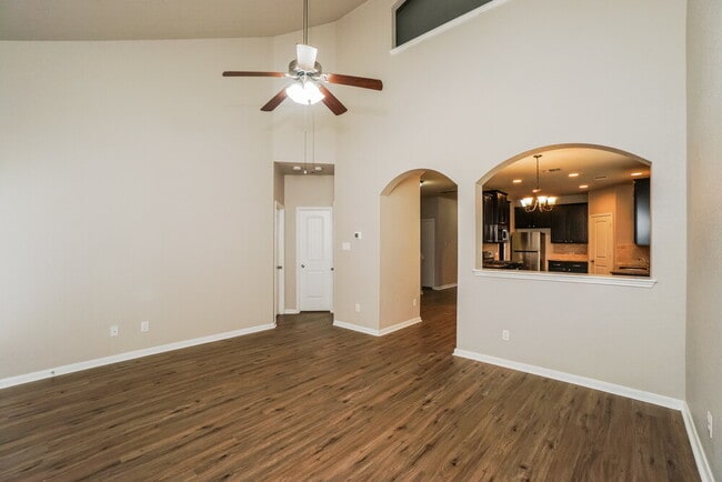 Building Photo - 252 Oak Creek Way