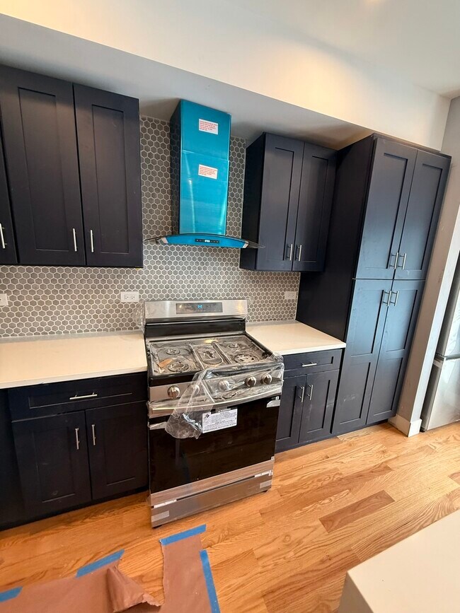 Foto del edificio - 2157 N Western Ave