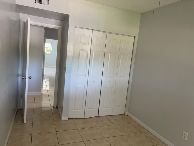 Foto del edificio - 8843 Springtree Lakes Dr