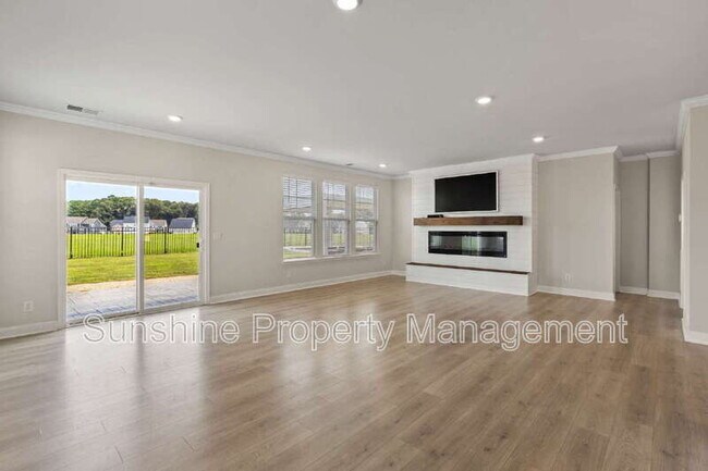 Building Photo - 113 Royal Black Heath