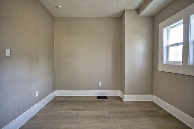 Foto del edificio - 3 bed 1 bath home located on the desirable...
