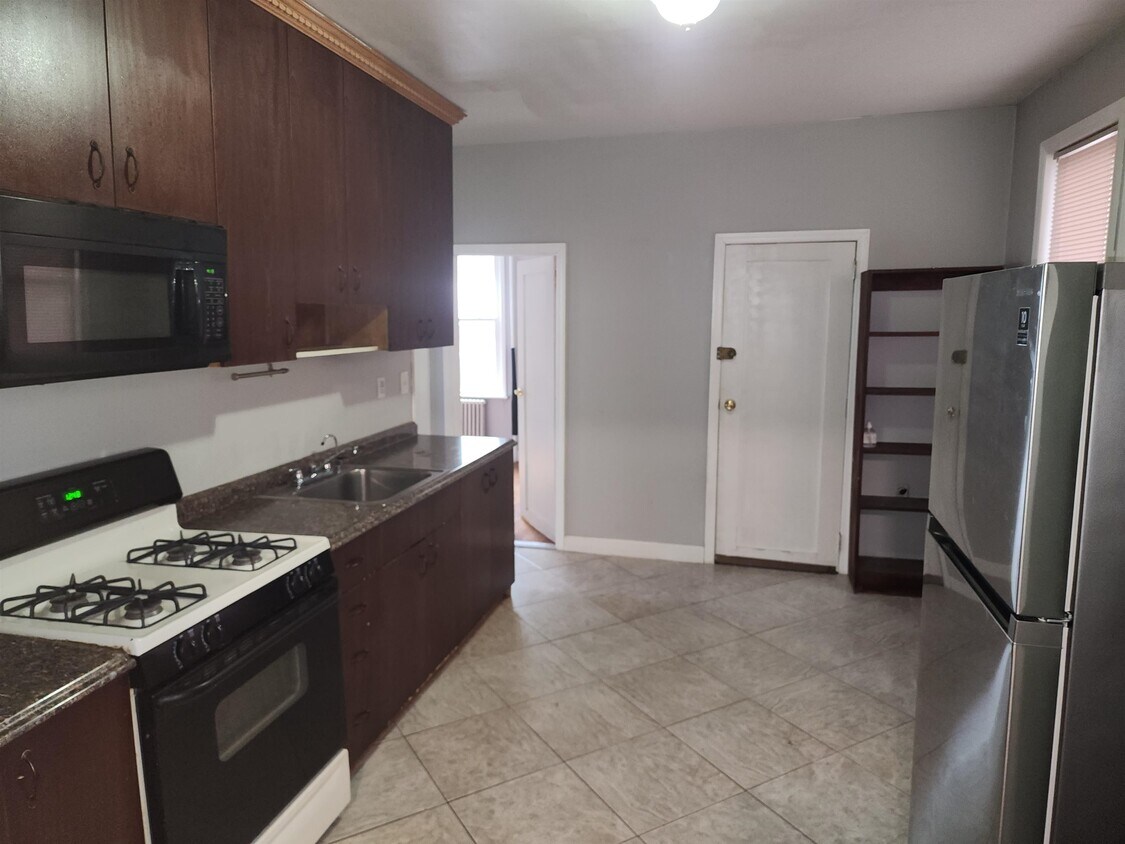 Foto principal - 222 Danforth Ave