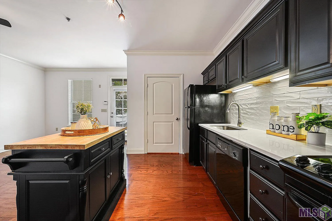 Building Photo - 888 S Kenilworth Pky