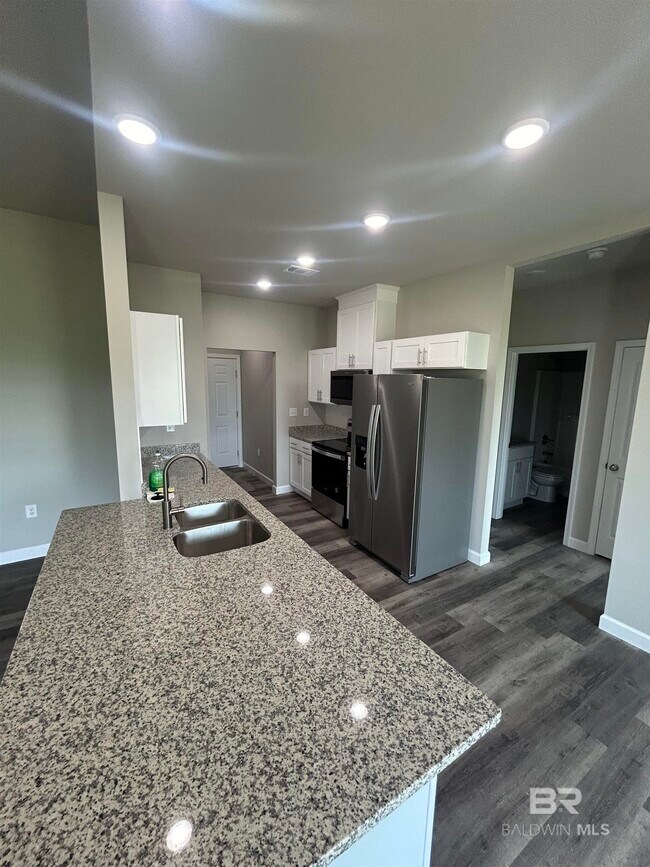 Foto del edificio - 8736 Lockridge Rd