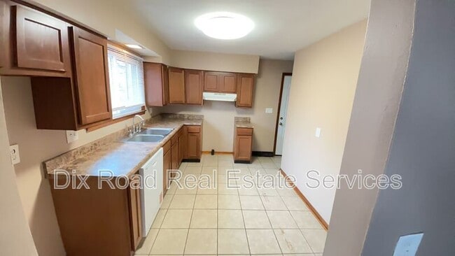 Building Photo - 677 Mark Ave