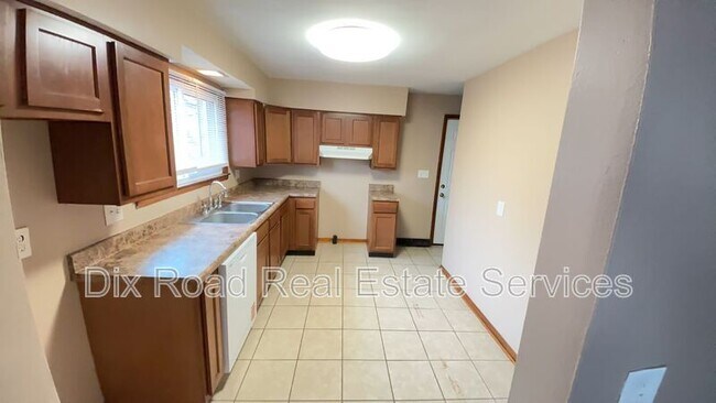 Foto del edificio - 677 Mark Ave