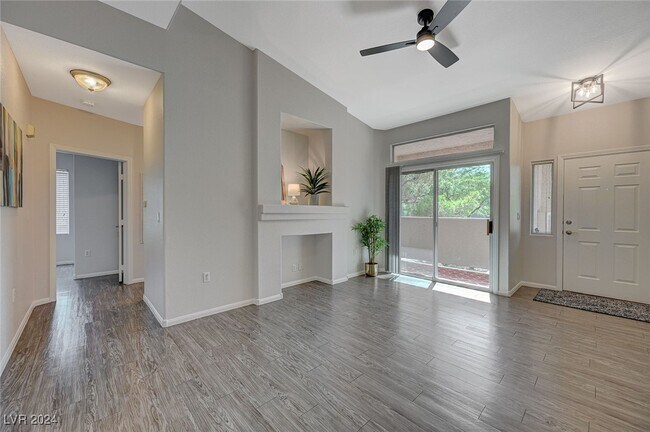 Building Photo - 2305 W Horizon Ridge Pkwy