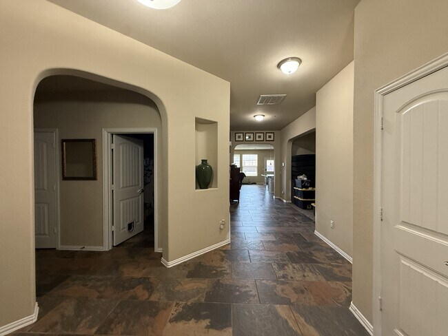Foto del edificio - 805 Gallantry Ln