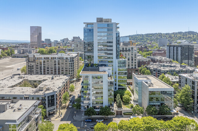 Exterior - The Metropolitan Condos