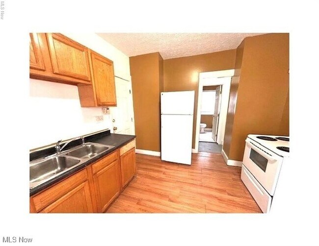 Foto del edificio - 13438-13438 Hartford Rd