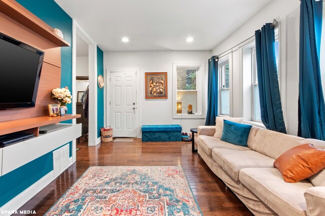 Building Photo - 1621 N McVicker Ave