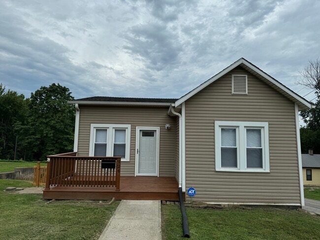 Building Photo - 924 N 9th St