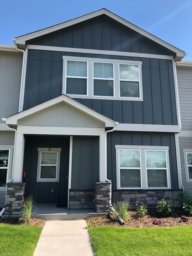 Foto principal - Beautiful 3 bed, 3 bath Townhome in West W...