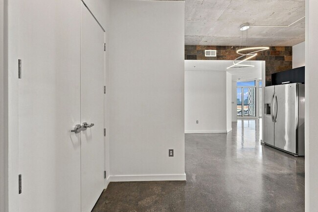 Foto del edificio - 600 12th Ave S