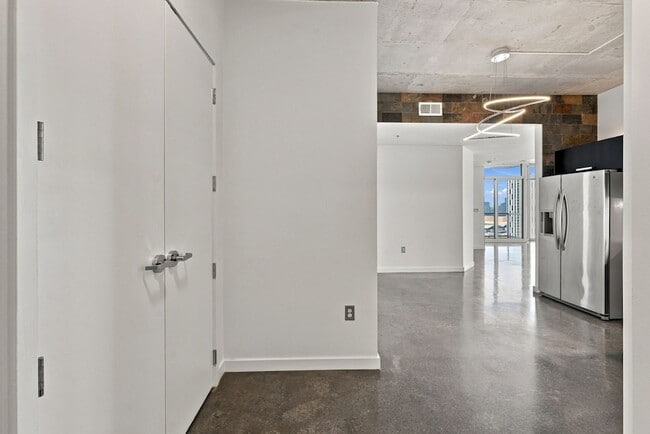 Building Photo - 600 12th Ave S