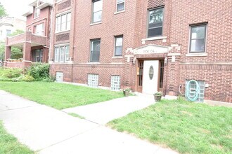 Building Photo - 2106 W Wilson Ave