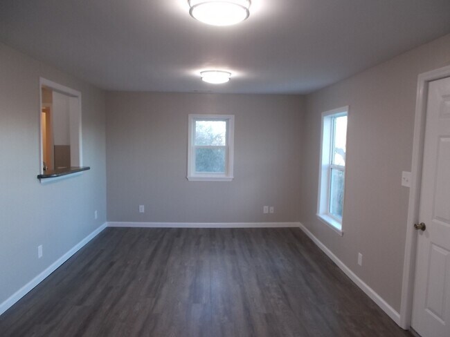 Building Photo - 1490 S Water Ave
