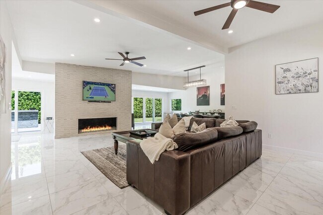 Building Photo - 76140 Fairway Dr