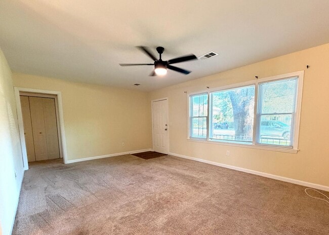 Building Photo - Move-In Ready South Windermere Duplex – Updated Interior & Prime Location!