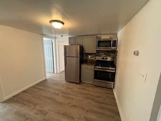 Building Photo - 11 Miller St