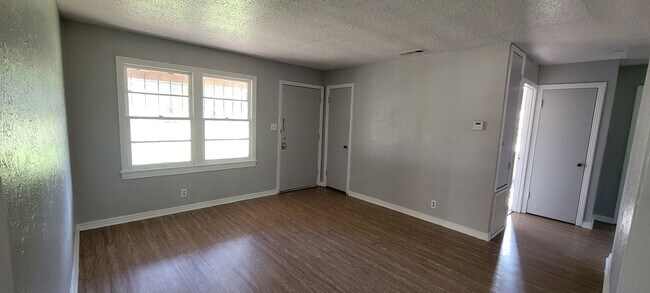 Foto del edificio - Nice 3 bedroom/1 bath brick home